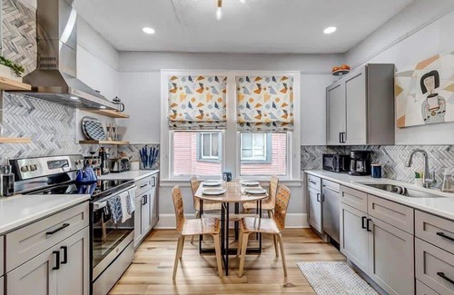 Urban Core Apartment | Forth House - charming 2 BR apt in historic SPR!