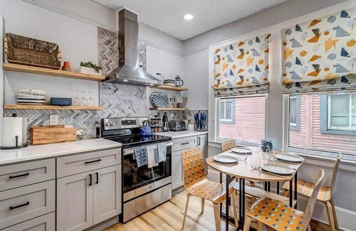 Urban Core Apartment | Forth House - charming 2 BR apt in historic SPR!
