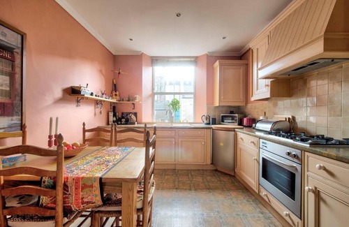 New Town Apartment | Forth Street City Home by GuestReady