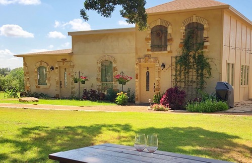 Lincoln Park Villa | Fortunata Winery Villa #2, Cozy & Modern Retreat