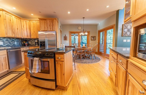 Stambaugh Cabin | Fortune Ridge: Your Perfect Fall Escape for Hiking, Fishing, and Fireside Comfort