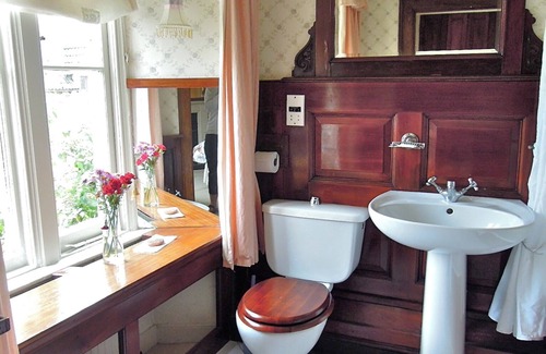 Nettleton House | Fosse Farmhouse B&B and Holiday Cottages