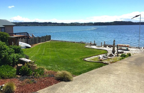 Oak Harbor Cottage | Fossil Cottage On Penn Cove - Sunrise To Sunset Beachfront Haven