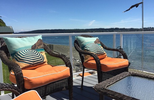 Oak Harbor Cottage | Fossil Cottage On Penn Cove - Sunrise To Sunset Beachfront Haven