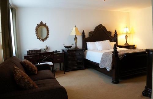 Ottawa Division House | Fosterbrook Parkside Retreat