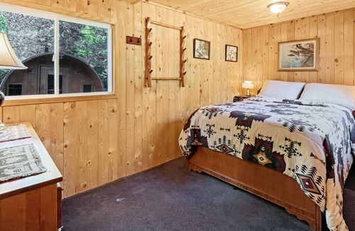 Carlow/Mayo Cabin | Fosters Lake Rustic Cabin w Volleyball Court