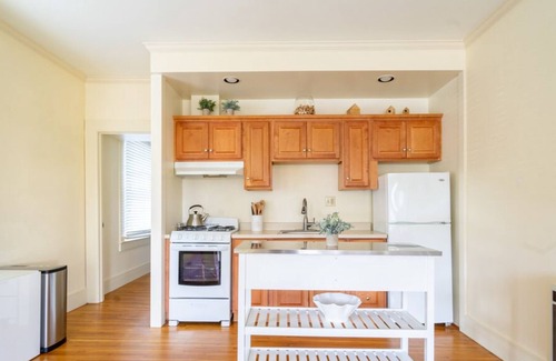 Pacific Grove Apartment | Fountain Avenue - Pacific Grove Apartment - Steps to the Sea