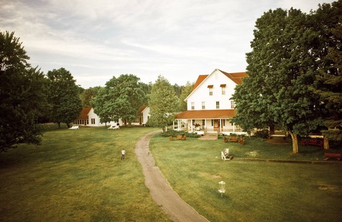 Lake Leelanau Resort | Fountain Point - Hotel Room 18