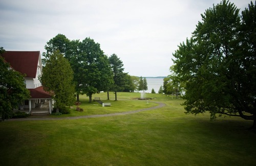 Lake Leelanau Resort | Fountain Point - Hotel Room 18