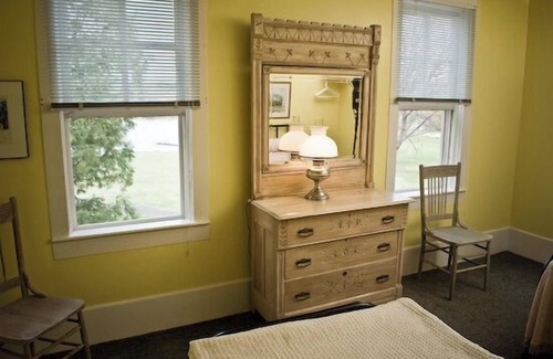 Lake Leelanau Resort | Fountain Point - Hotel Room 2
