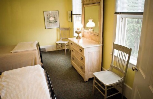 Lake Leelanau Resort | Fountain Point - Hotel Room 2