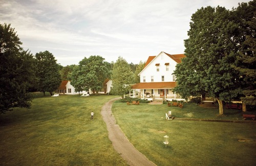 Lake Leelanau Resort | Fountain Point - Hotel Room 3