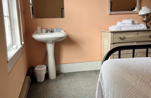 Lake Leelanau Resort | Fountain Point - Hotel Room 4