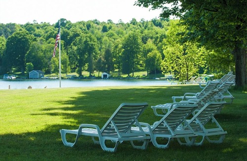 Lake Leelanau Resort | Fountain Point - Hotel Room 5