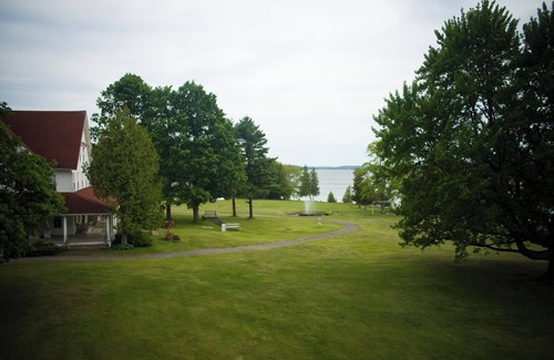 Lake Leelanau Resort | Fountain Point - Hotel Room 5