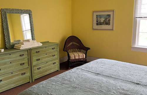 Lake Leelanau Resort | Fountain Point - Hotel Room 17