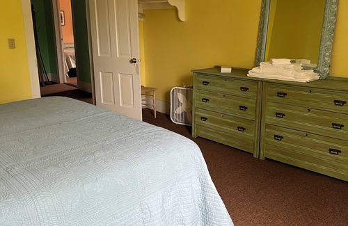 Lake Leelanau Resort | Fountain Point - Hotel Room 17