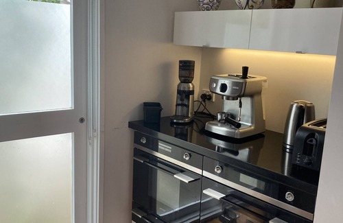 Camberwell Villa | Fountain Villa - Light filled villa in leafy Camberwell