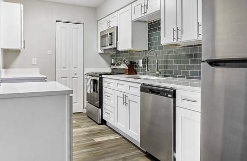 Indianapolis Apartment | FountainParc 1BD 5 - One Bedroom Apartment, Sleeps 2