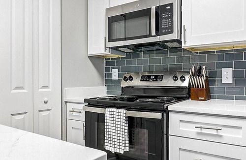 Indianapolis Apartment | FountainParc 1BD 5 - One Bedroom Apartment, Sleeps 2
