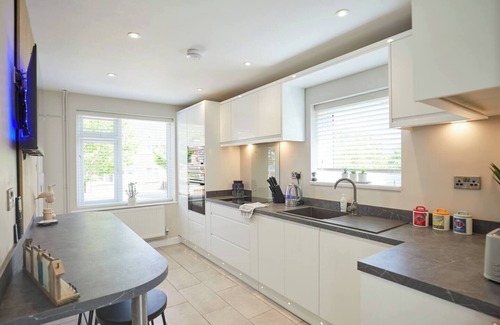 Norwich House | "Fountains Rest" – Spacious 4-Bedroom Home with Free WiFi, Ideal for Work Stays
