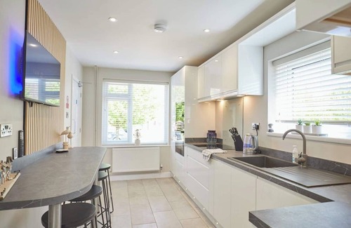 Norwich House | "Fountains Rest" – Spacious 4-Bedroom Home with Free WiFi, Ideal for Work Stays
