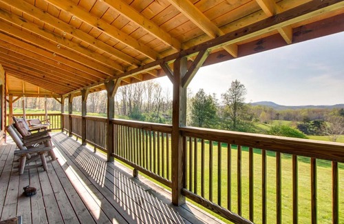 Gatlinburg - Pigeon Forge House | Four Bears Barn Cabin