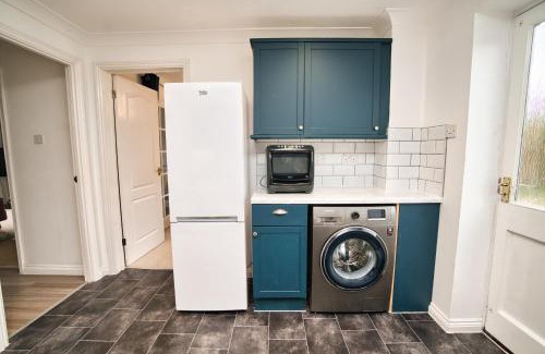 Milton Keynes House | Four bed detached, off-street parking in Monkston