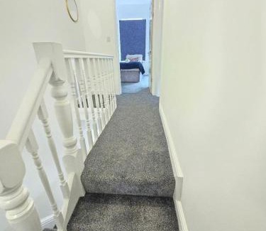 Birkenhead House | Four Bed-Room with 2 Ensuite
