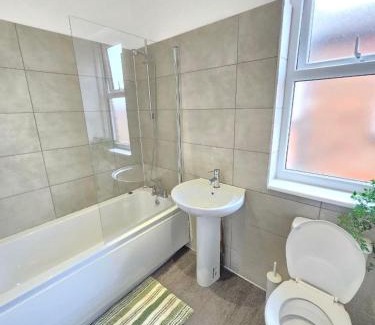 Birkenhead House | Four Bed-Room with 2 Ensuite