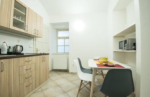 Prague 1 Apartment | Four bed studio apartment in ground floor with bathroom and kitchen