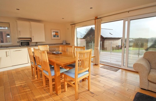 Winnard's Perch Ski Chalet | Four bedroom holiday lodge with onsite watersports.