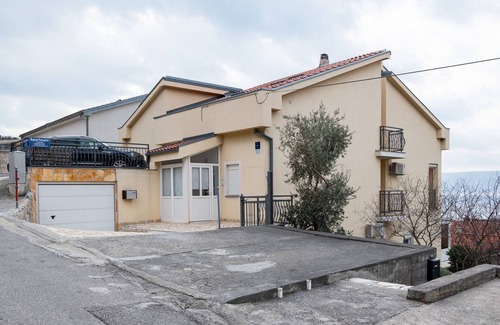 Klenovica Apartment | Four-bedroom apartment with terrace and sea view Klenovica, Novi Vinodolski (A-20556-a)