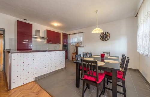 Pag Apartment | Four-bedroom apartment with terrace Stara Vas, Pag (A-21031-a)