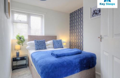 Peterborough Apartment | Four Bedroom By Keysleeps Short Lets Peterborough With Free Parking Spacious Central Contractor