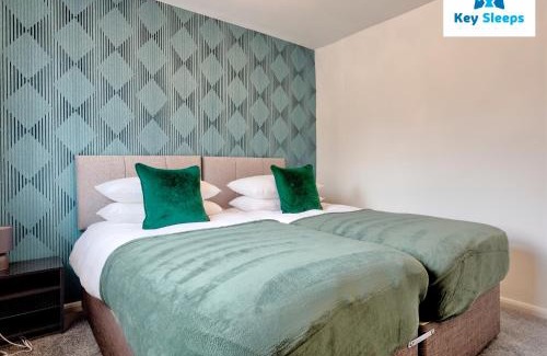 Peterborough Apartment | Four Bedroom By Keysleeps Short Lets Peterborough With Free Parking Spacious Central Contractor