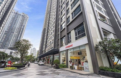 Hang Xanh Apartment | Four-Bedroom Deluxe Apartment with City View