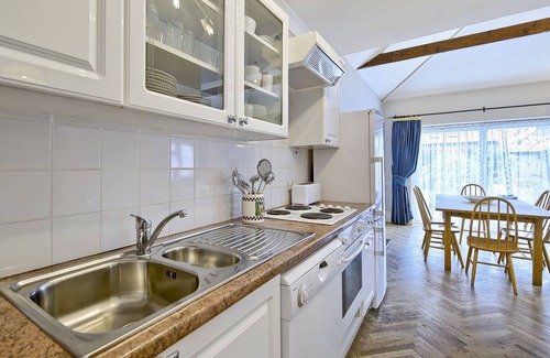 Catford Apartment | Four bedroom garden apartment perfect for families visiting London