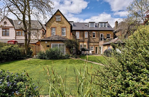 Catford Apartment | Four bedroom garden apartment perfect for families visiting London