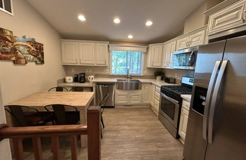 South Lake Tahoe House | Four Bedroom Home in the Heart of South Lake Tahoe near Ski Resort and Stateline