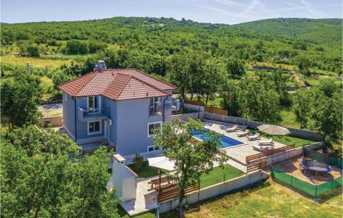 Central Dalmatia House | Four-Bedroom Holiday Home In Blato Na Cetini
