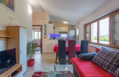 Dicmo House | Four Bedroom Holiday Home with Pool and Gym