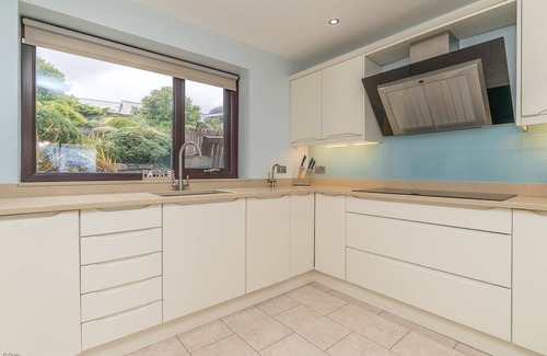 Harlech Cottage | Four Bedroom Holiday Home With Views Over Cardigan Bay | Ty-Mari