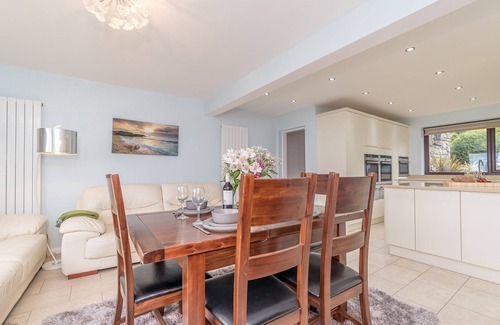 Harlech Cottage | Four Bedroom Holiday Home With Views Over Cardigan Bay | Ty-Mari