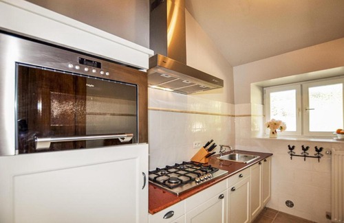 Malegoude House | Four-Bedroom Holiday Home in Malegoude