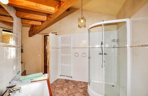 Malegoude House | Four-Bedroom Holiday Home in Malegoude
