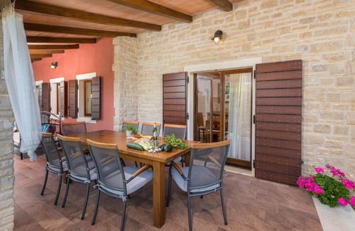 Stokovci House | Four-Bedroom Holiday home Bijazici with an Outdoor Swimming Pool 08