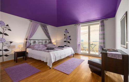 Gajana House | Four-Bedroom Holiday Home In Golubovo