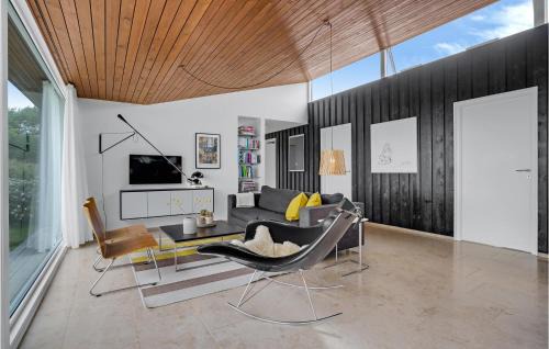 Lundby House | Four-Bedroom Holiday Home In Lundby