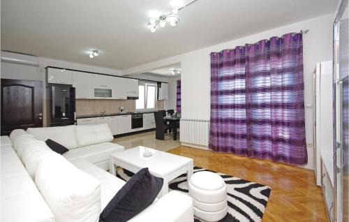 Veliki Prolog House | Four-Bedroom Holiday Home In Veliki Prolog